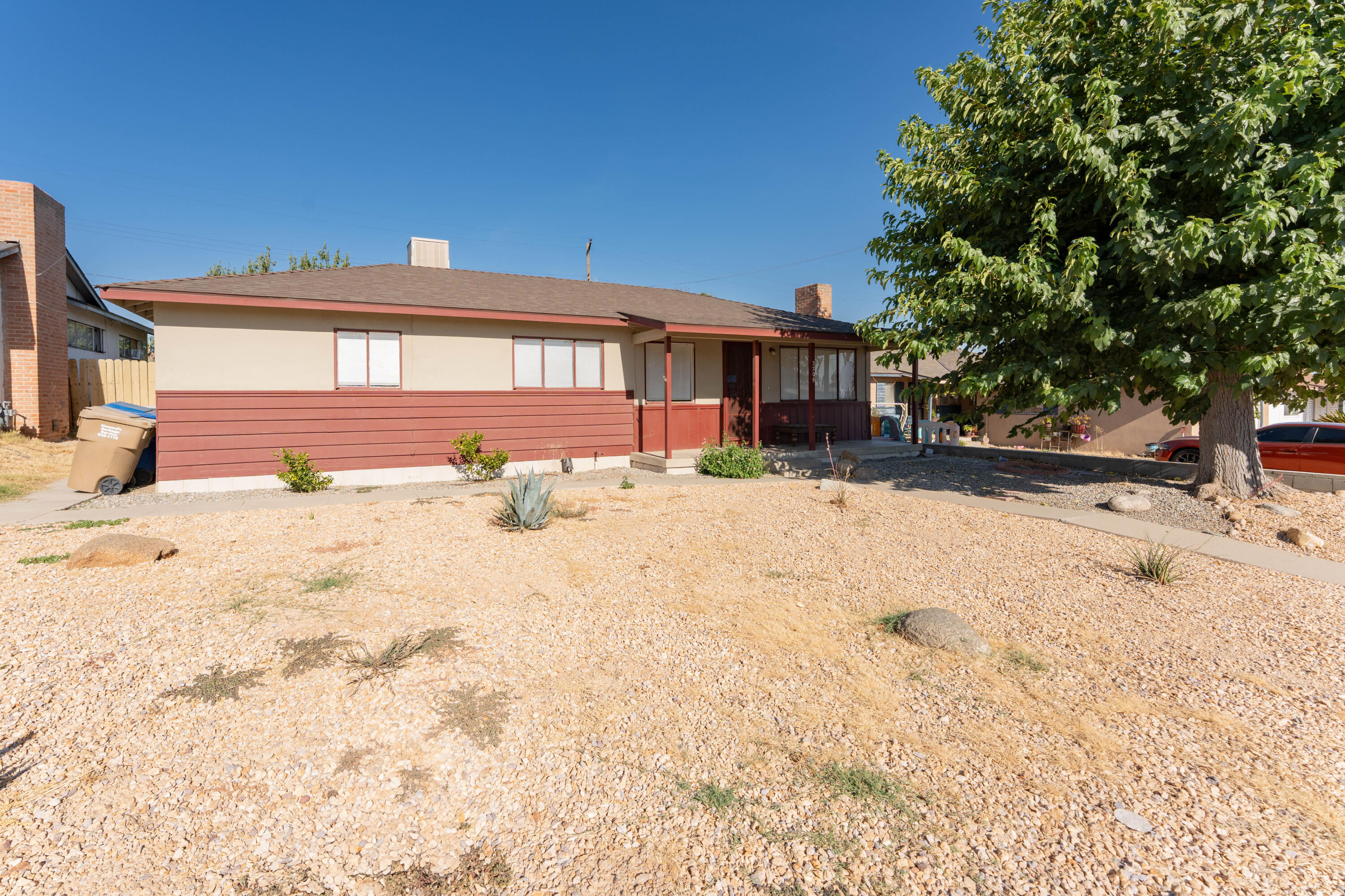 2209 Fairfax Road Bakersfield, CA 93306 - Photo 3 of 37 3