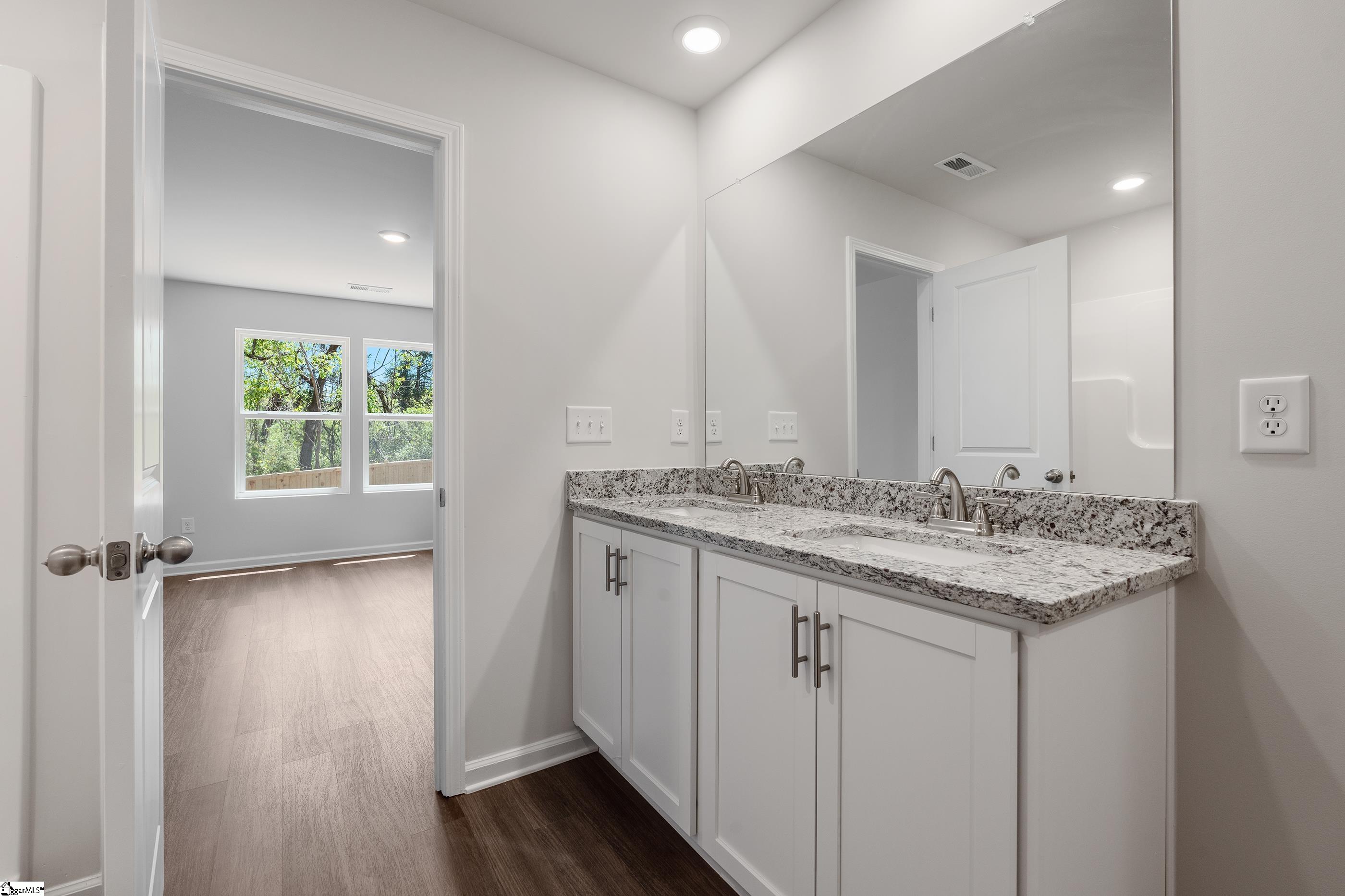 414 Kensington Circle Seneca, SC 29672 - Photo 12 of 29