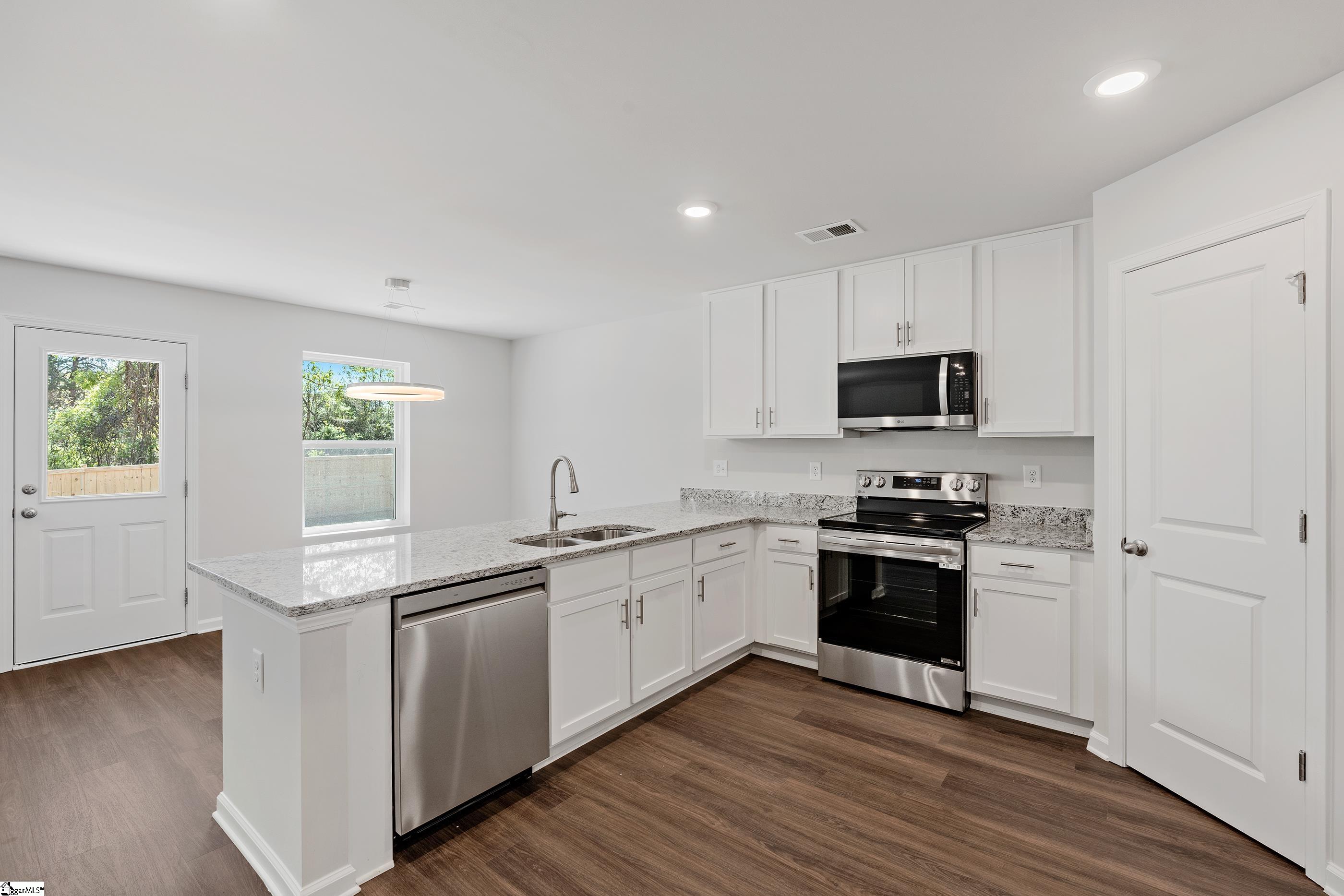 414 Kensington Circle Seneca, SC 29672 - Photo 2 of 29