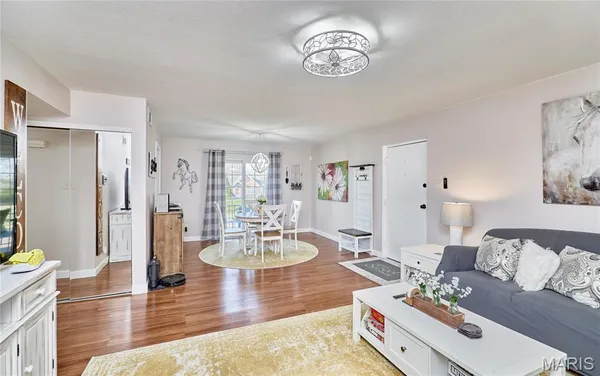 $134,900 | 4392 Chateau De Ville Drive, Unit F, St. Louis, MO 63129