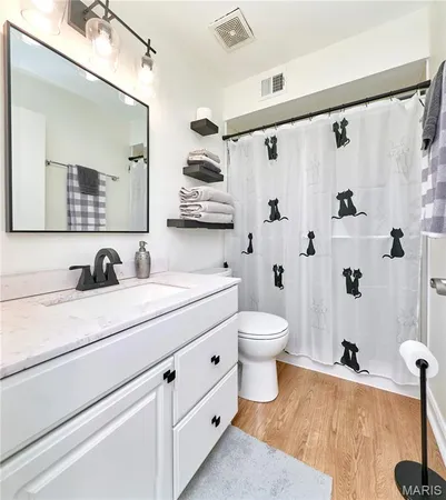 $134,900 | 4392 Chateau De Ville Drive, Unit F, St. Louis, MO 63129