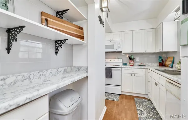 $134,900 | 4392 Chateau De Ville Drive, Unit F, St. Louis, MO 63129