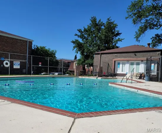 $134,900 | 4392 Chateau De Ville Drive, Unit F, St. Louis, MO 63129