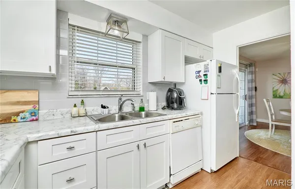 $134,900 | 4392 Chateau De Ville Drive, Unit F, St. Louis, MO 63129