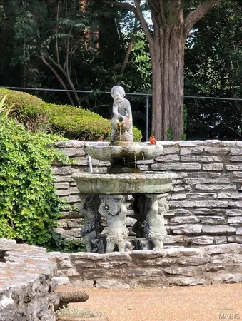 $134,900 | 4392 Chateau De Ville Drive, Unit F, St. Louis, MO 63129