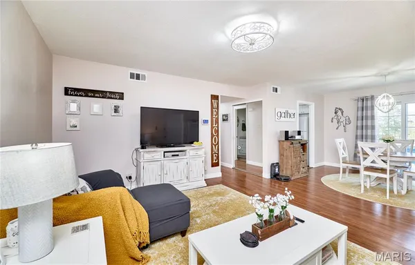 $134,900 | 4392 Chateau De Ville Drive, Unit F, St. Louis, MO 63129