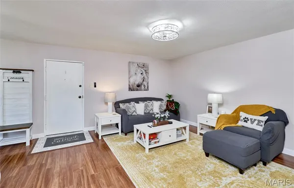 $134,900 | 4392 Chateau De Ville Drive, Unit F, St. Louis, MO 63129