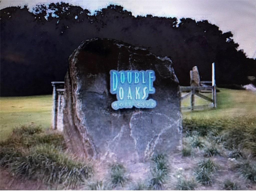 853 Club Drive Commerce, GA 30530 - Photo 2 of 7 a view of sitting area with furniture and a yard