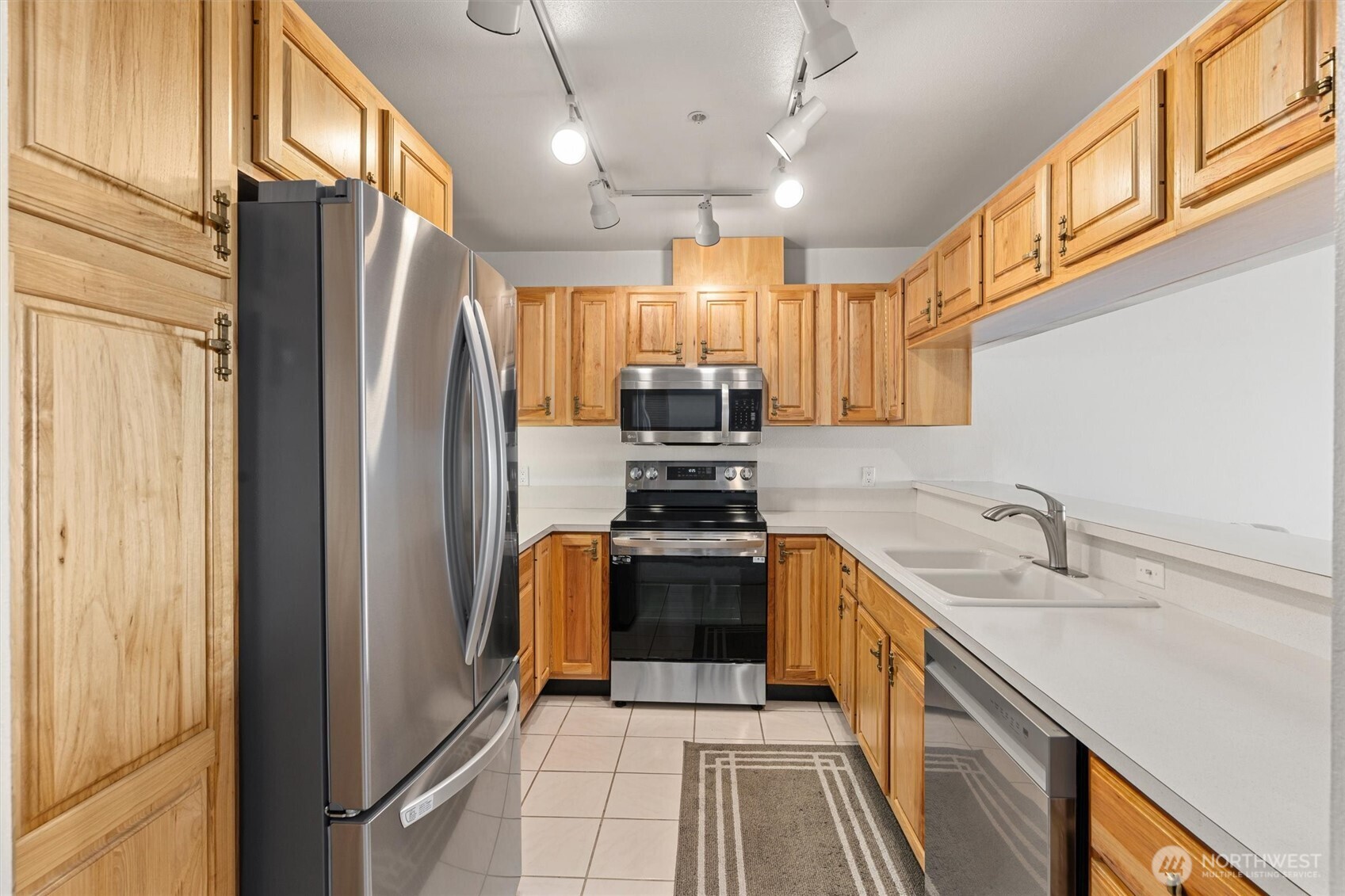 1140 Alki Avenue Southwest, Unit 204 Seattle, WA 98116 - Photo 11 of 31