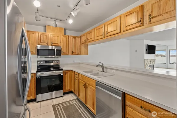 $729,000 | 1140 Alki Avenue Southwest, Unit 204, Seattle, WA 98116