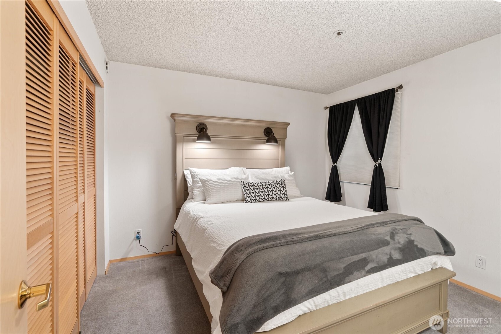 1140 Alki Avenue Southwest, Unit 204 Seattle, WA 98116 - Photo 18 of 31