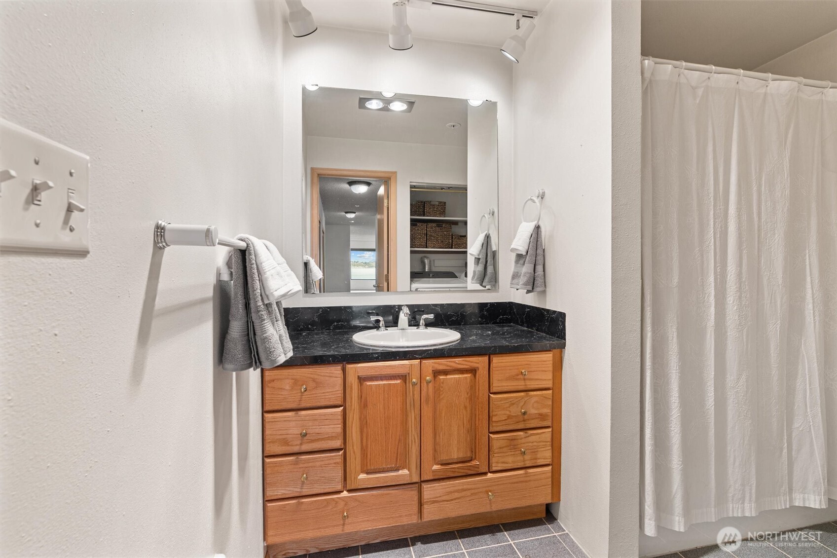 1140 Alki Avenue Southwest, Unit 204 Seattle, WA 98116 - Photo 19 of 31