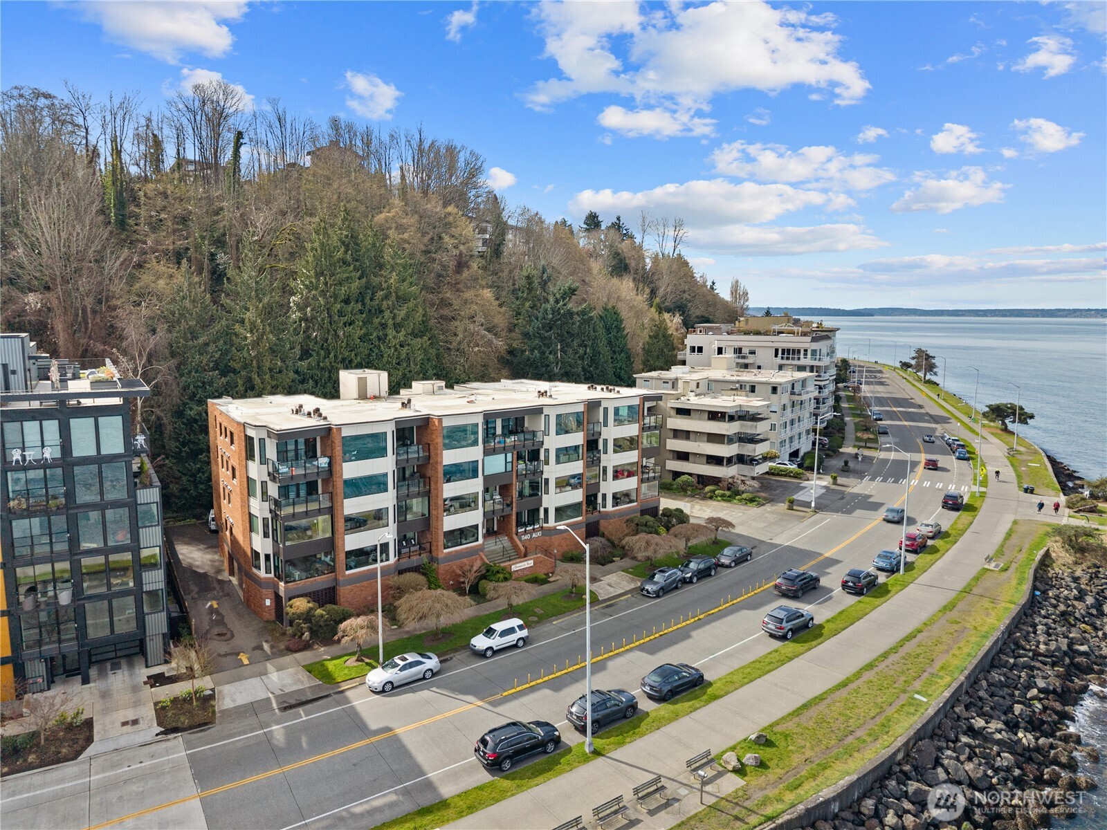 1140 Alki Avenue Southwest, Unit 204 Seattle, WA 98116 - Photo 2 of 31