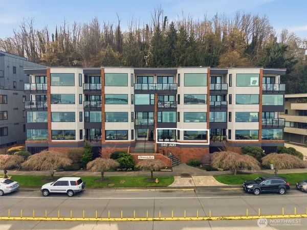 $729,000 | 1140 Alki Avenue Southwest, Unit 204, Seattle, WA 98116
