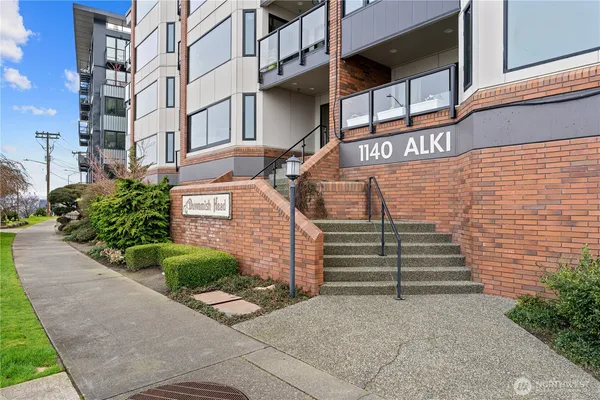 $729,000 | 1140 Alki Avenue Southwest, Unit 204, Seattle, WA 98116