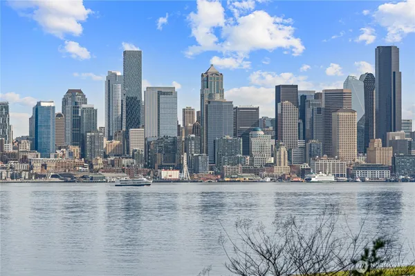 $729,000 | 1140 Alki Avenue Southwest, Unit 204, Seattle, WA 98116