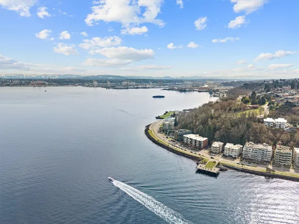 $729,000 | 1140 Alki Avenue Southwest, Unit 204, Seattle, WA 98116