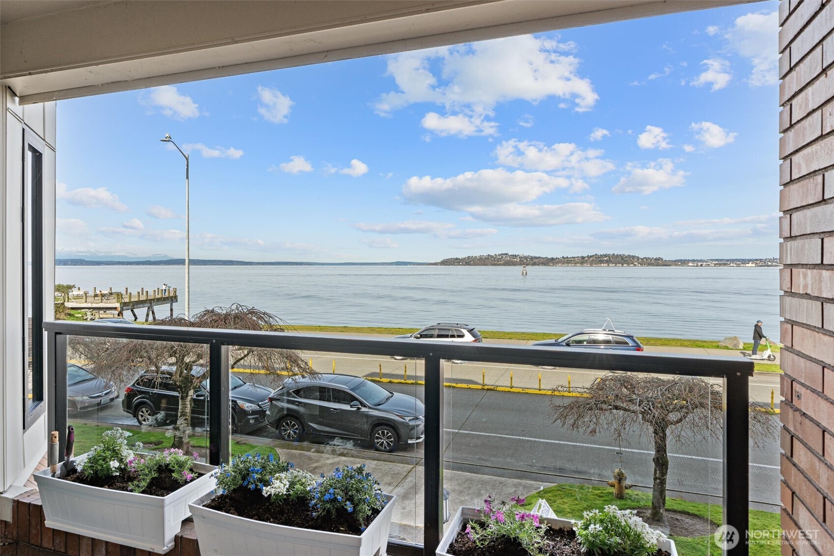 1140 Alki Avenue Southwest, Unit 204 Seattle, WA 98116 - Photo 5 of 31