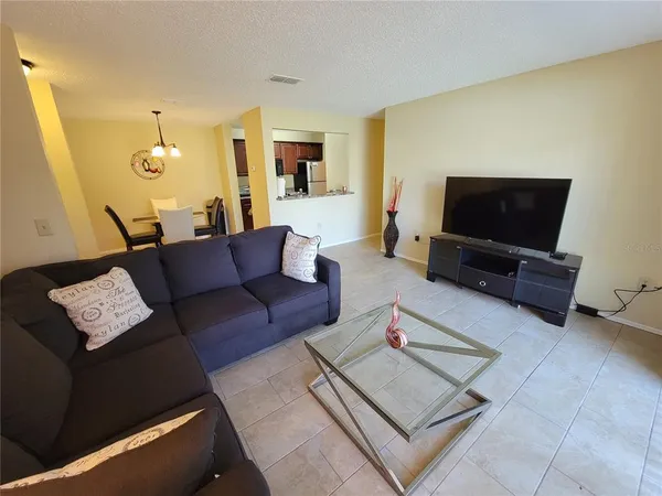 $1,395 | 3705 Southwest 27th Street, Unit 1016, Gainesville, FL 32608