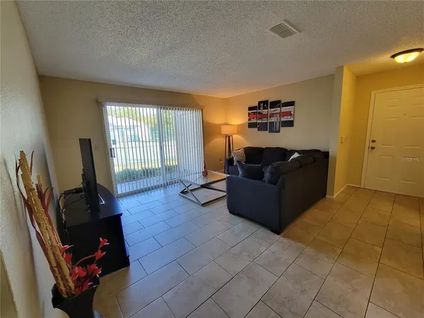 $1,395 | 3705 Southwest 27th Street, Unit 1016, Gainesville, FL 32608