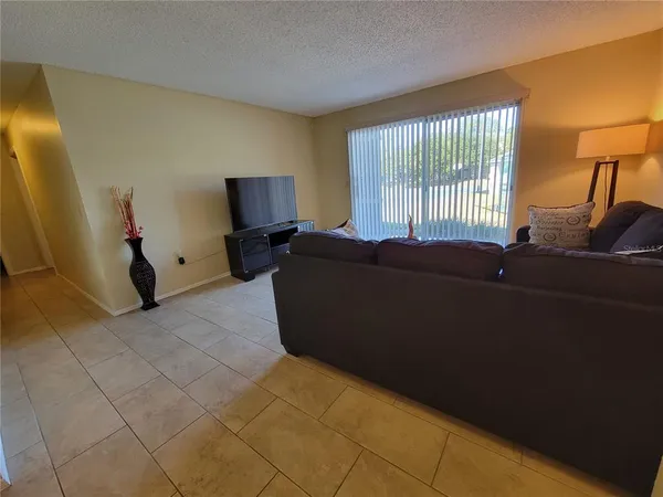 $1,395 | 3705 Southwest 27th Street, Unit 1016, Gainesville, FL 32608