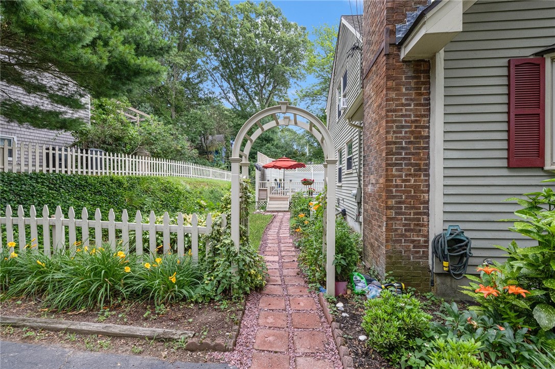 50 Betony Road Narragansett, RI 02874 - Photo 4 of 50 Gallery Image 4
