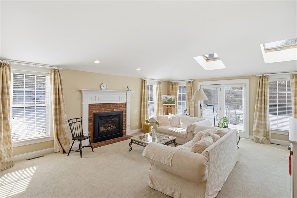 27 Summerfield Road Amherst, MA 01002 - Photo 15 of 42 Gallery Image 15