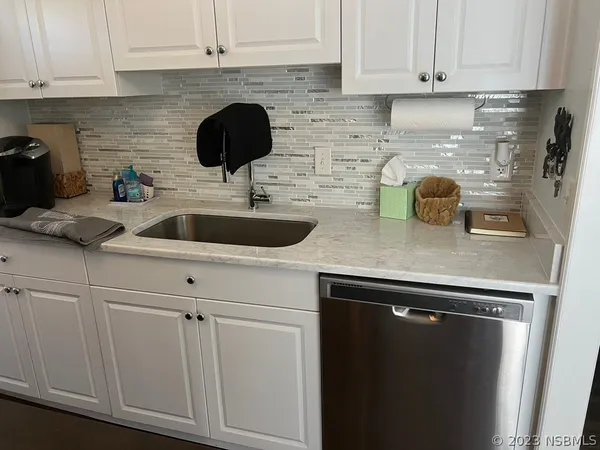 a view of utility room