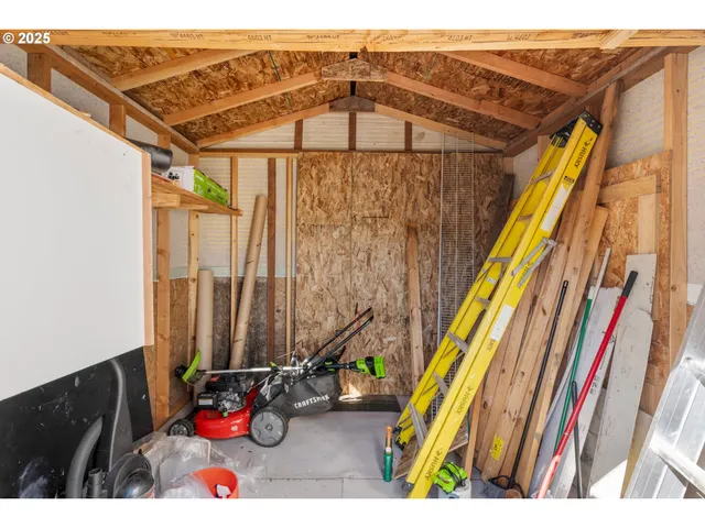 a view of a backyard with garden