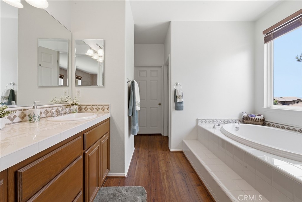 11515 Venezia Way Porter Ranch, CA 91326 - Photo 21 of 41 Ensuite Bathroom
