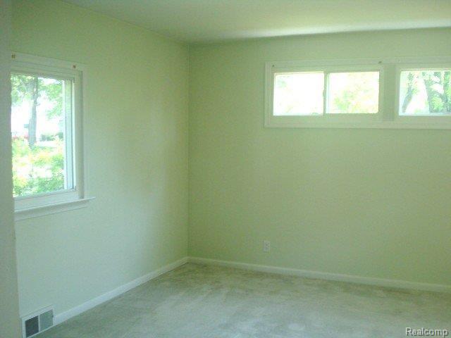 80 South Ascot Road Waterford, MI 48328 - Photo 5 of 11 80 Ascot (2)