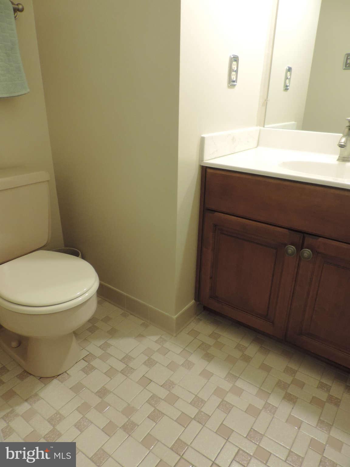 7002 Flax Street Springfield, VA 22152 - Photo 11 of 23 Bath