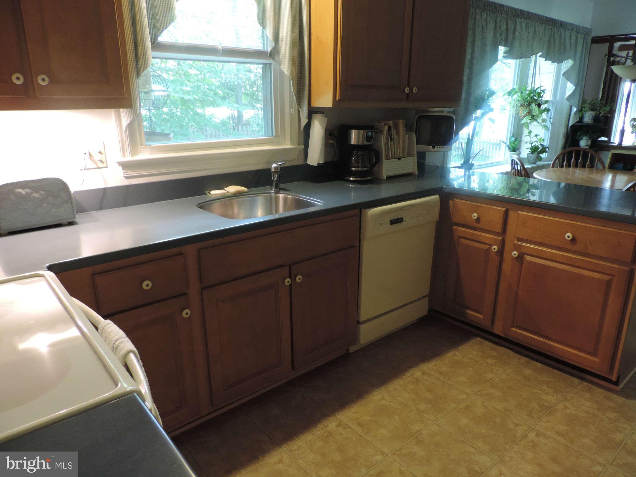 7002 Flax Street Springfield, VA 22152 - Photo 7 of 23 Kitchen