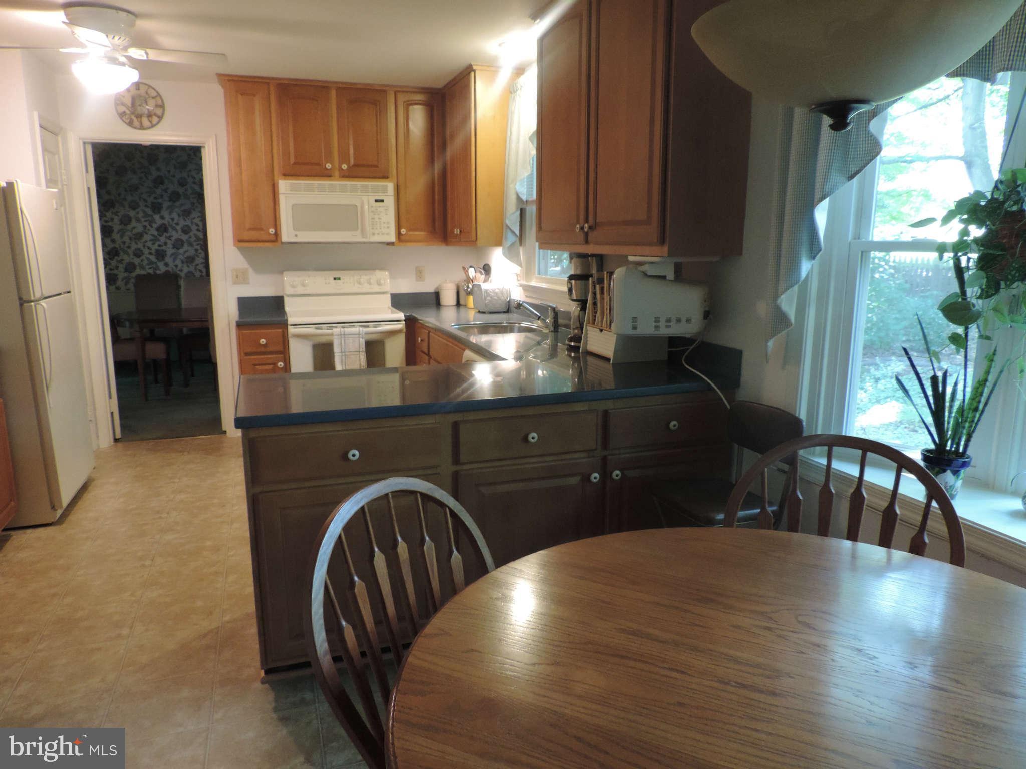 7002 Flax Street Springfield, VA 22152 - Photo 8 of 23 Kitchen