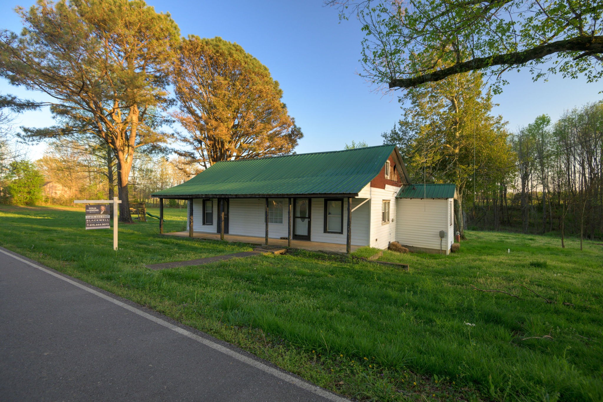 849 Jack Porter Road Lafayette, TN 37083 - Photo 1 of 56 a front view of a house with garden