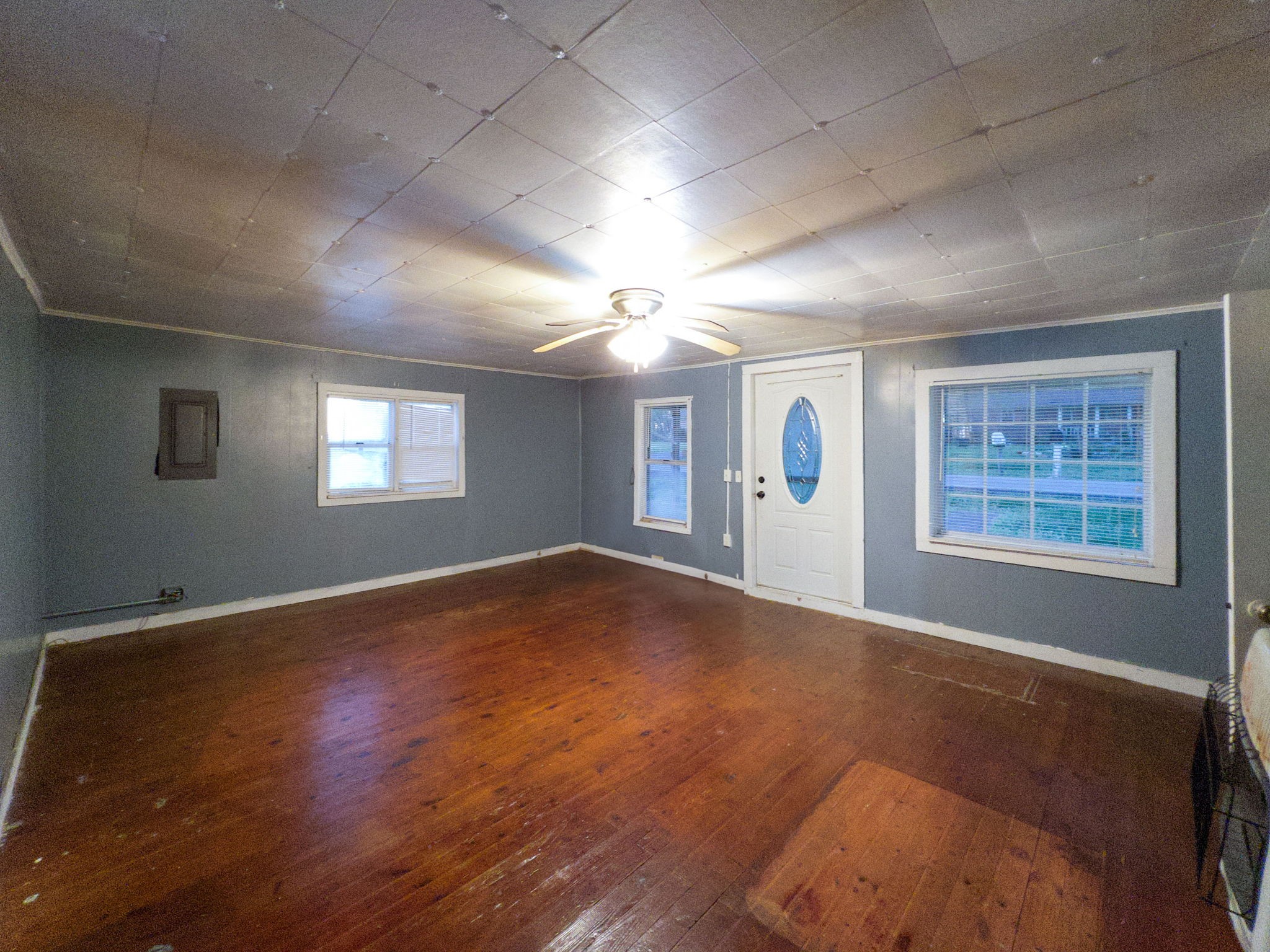 849 Jack Porter Road Lafayette, TN 37083 - Photo 13 of 56 a view of a livingroom with a window