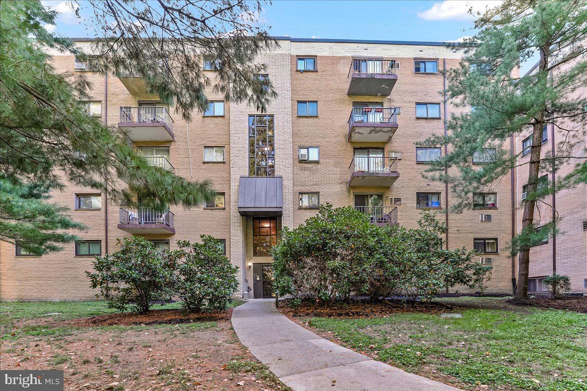 400 Glendale Road, Unit K52 Havertown, PA 19083 - Photo 1 of 17 front view of a building with a yard