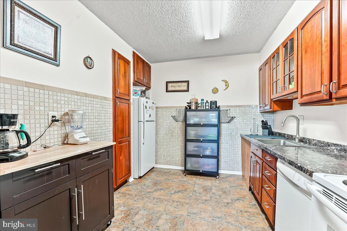 400 Glendale Road, Unit K52 Havertown, PA 19083 - Photo 11 of 17 a kitchen with stainless steel appliances granite countertop a sink and cabinets