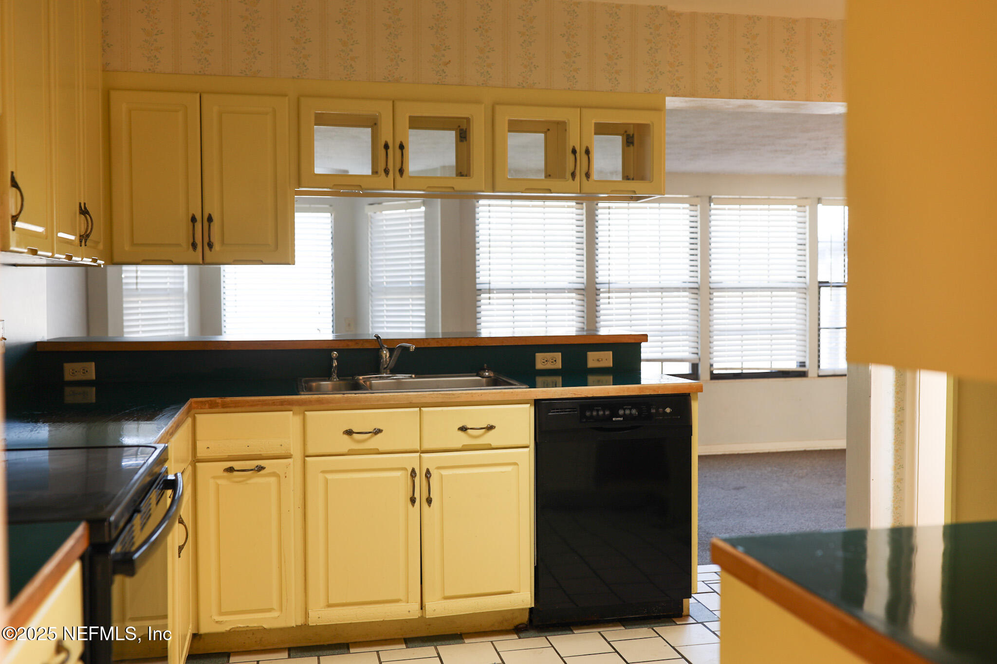 7077 Holiday Road North Jacksonville, FL 32216 - Photo 12 of 25 7077 Holiday #23