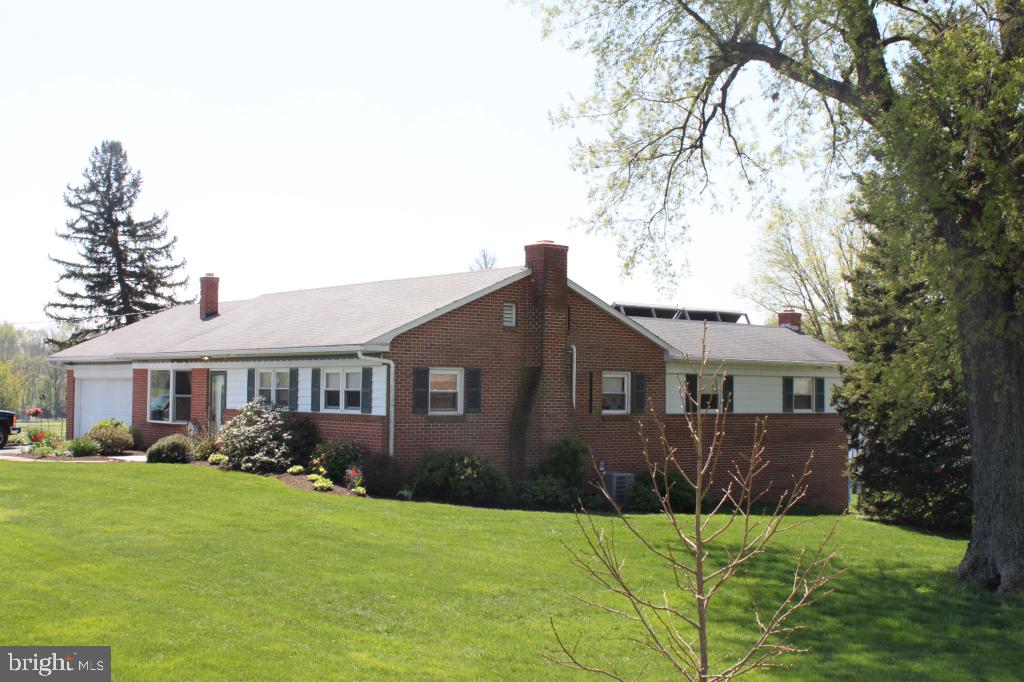 1046 Central Manor Road Lancaster, PA 17603 - Photo 1 of 25 Gallery Image 1