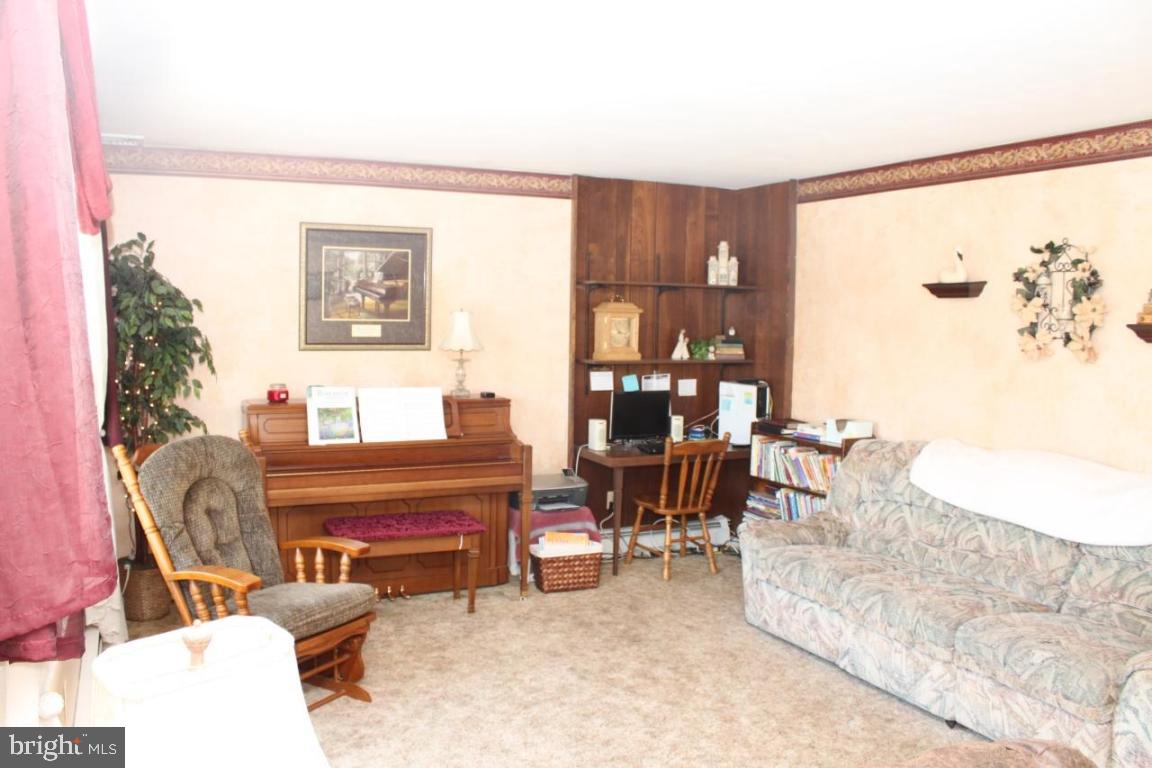 1046 Central Manor Road Lancaster, PA 17603 - Photo 3 of 25 Gallery Image 3