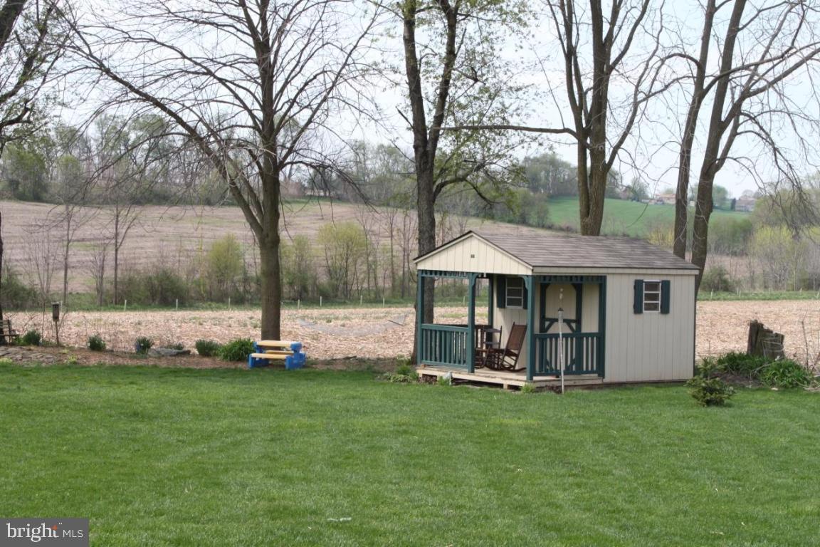 1046 Central Manor Road Lancaster, PA 17603 - Photo 24 of 25 Gallery Image 24