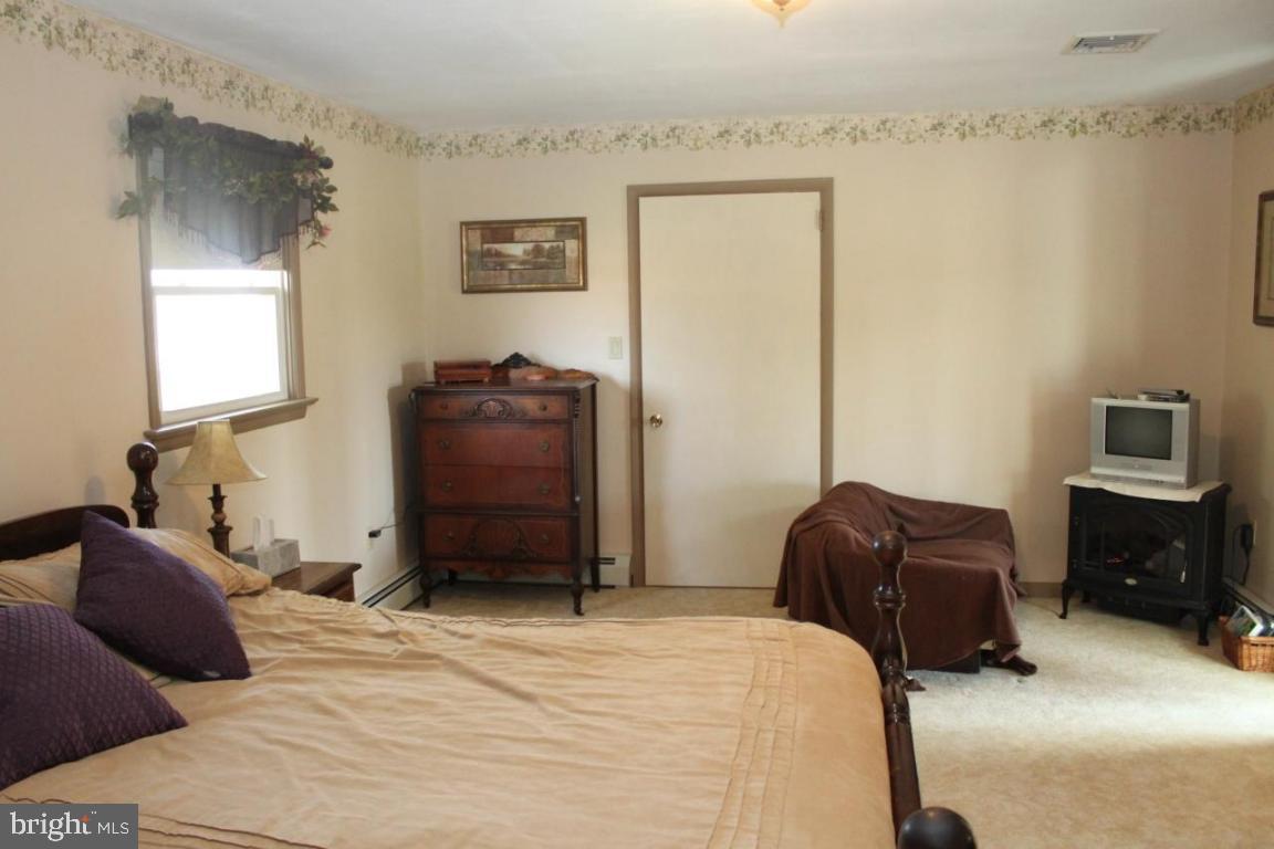1046 Central Manor Road Lancaster, PA 17603 - Photo 8 of 25 Gallery Image 8
