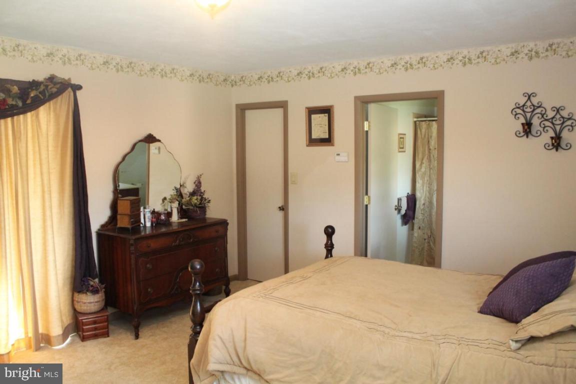 1046 Central Manor Road Lancaster, PA 17603 - Photo 9 of 25 Gallery Image 9