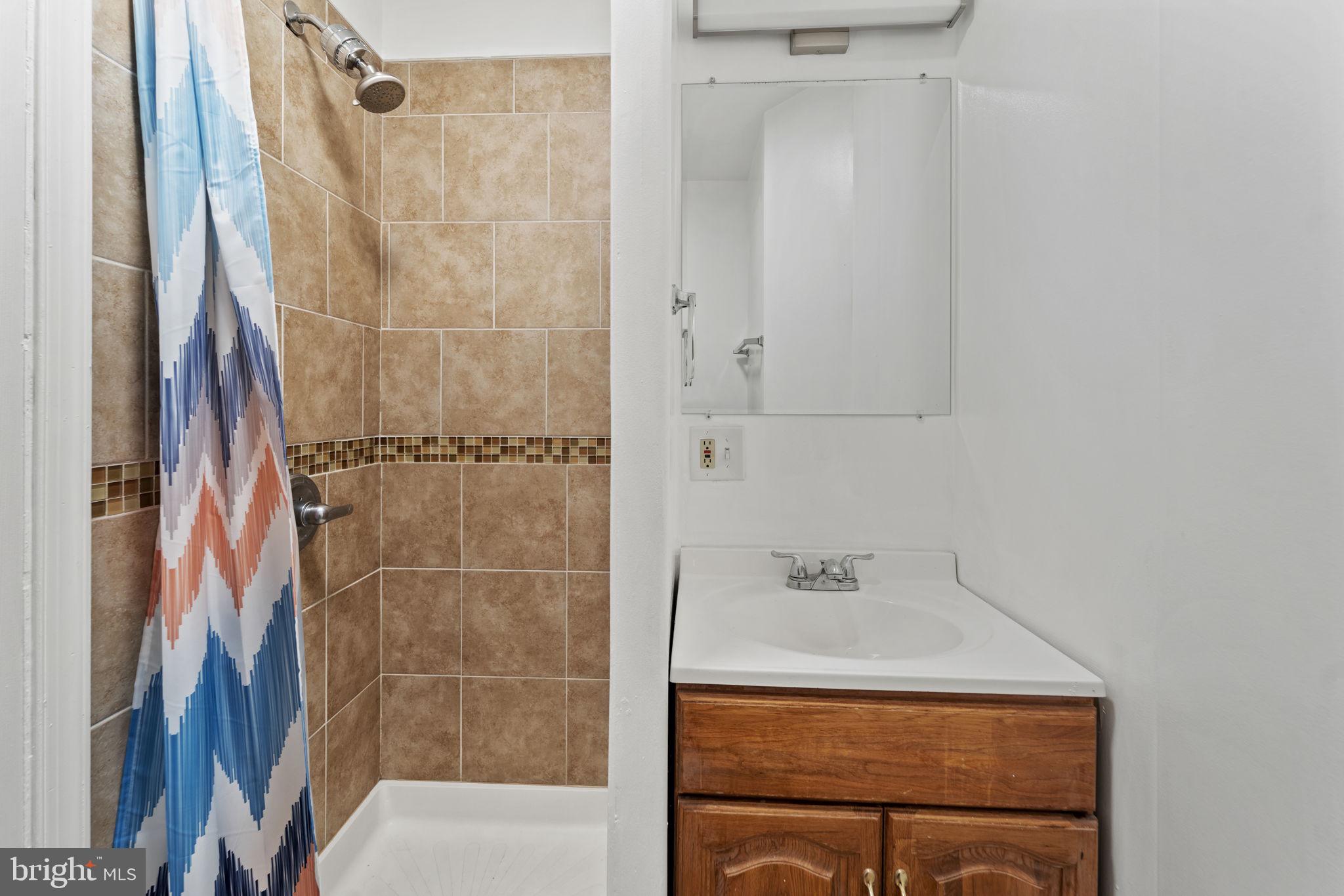12118 Livingston Street Silver Spring, MD 20902 - Photo 14 of 42 Main level full bath