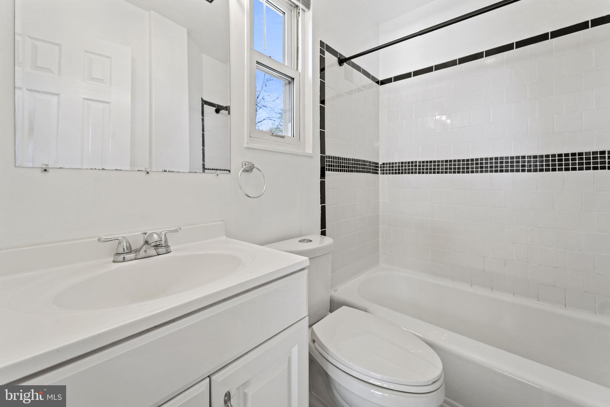 12118 Livingston Street Silver Spring, MD 20902 - Photo 18 of 42 Primary full bath