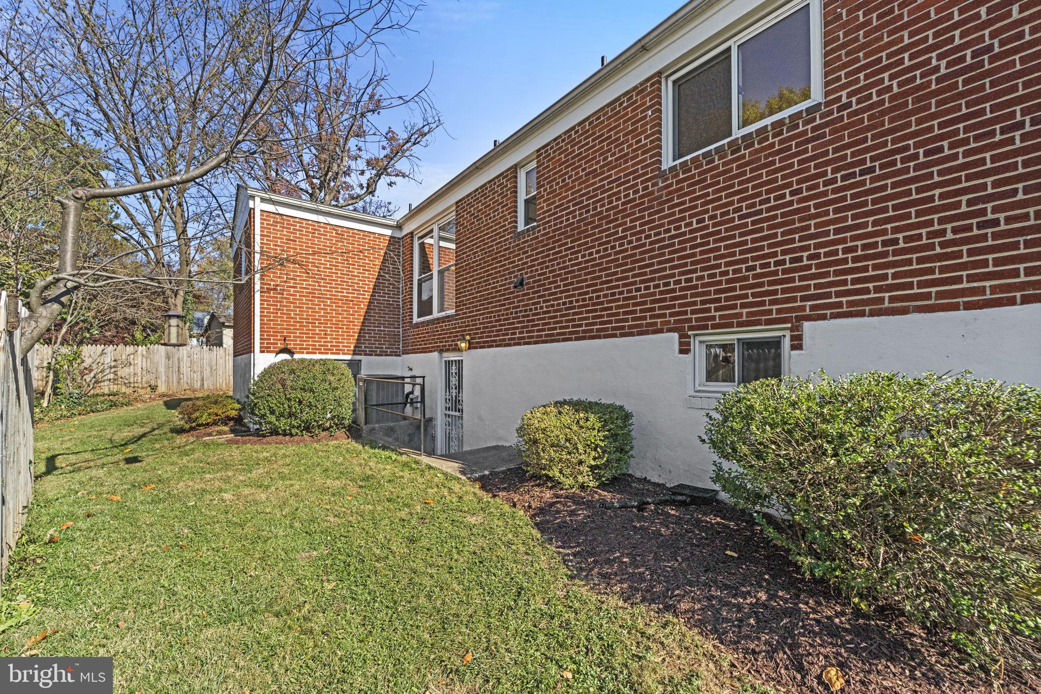 12118 Livingston Street Silver Spring, MD 20902 - Photo 38 of 42 Side yard