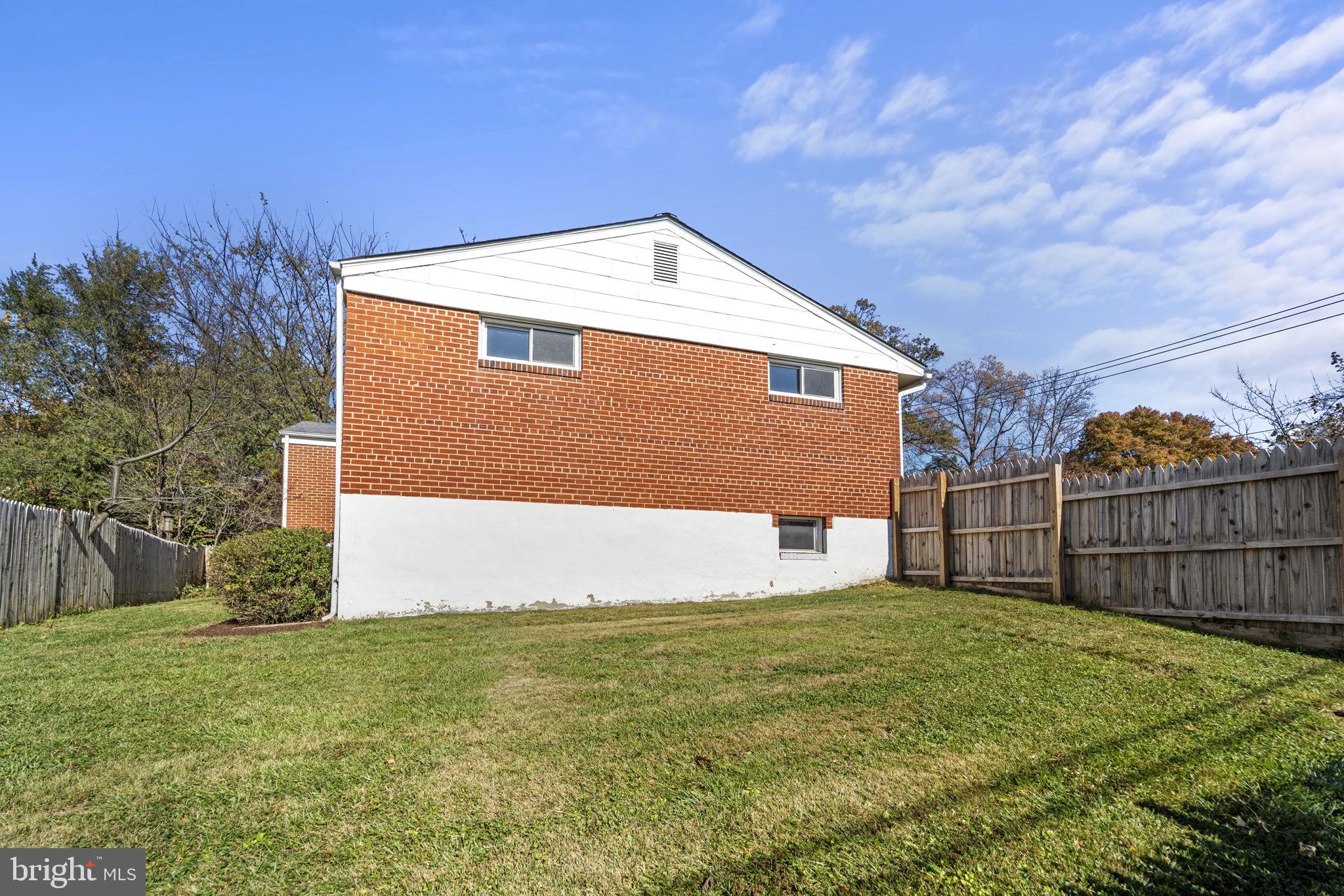 12118 Livingston Street Silver Spring, MD 20902 - Photo 40 of 42 Fully fenced side yard