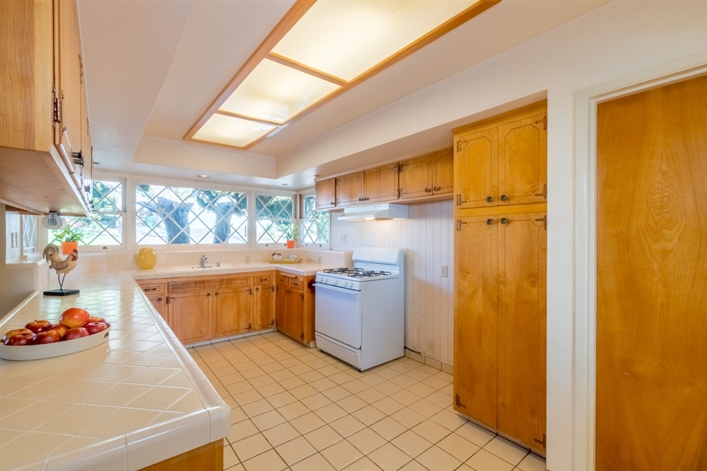 3425 Ridgecrest Drive Carlsbad, CA 92008 - Photo 18 of 24 Gallery Image 18