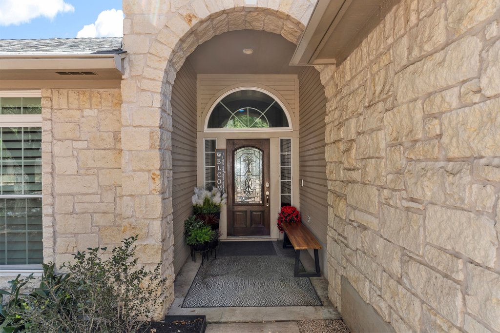 6913 Auckland Drive Austin, TX 78749 - Photo 3 of 39